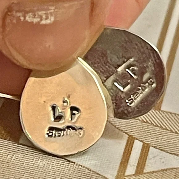 Native American Navajo Sterling Silver & Coral Bear Paw Dangle Earrings - - Picture 4 of 5